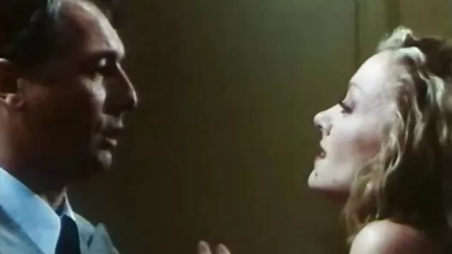 بزرگسالان بدون ثبت نام هنگامی که کلیپ سوپر خانه دار باز می عالی شود پاهای او را & #8230